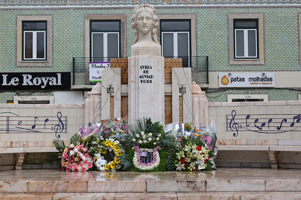 Festival Luísa Todi - Canto Lírico em Setúbal - 272.º aniversário do nascimento de Luísa Todi - Deposição de flores na Glorieta a Luísa Todi