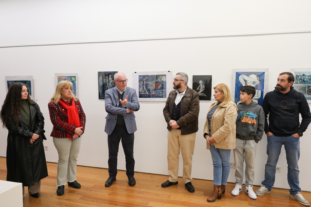 Inauguração da exposição de pintura “Da Alma”, de Pedro Amaral - O pintor com os presidentes da Câmara, André Martins, e da ARTISET. Margarida Rodrigues