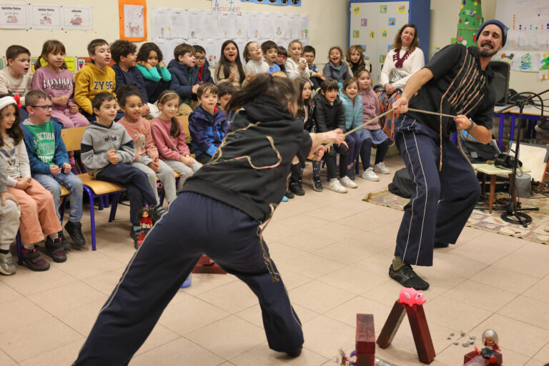 Ciclo de teatro 'Um Mundo CaPAZ' percorreu as escolas da União das Freguesias de Setúbal