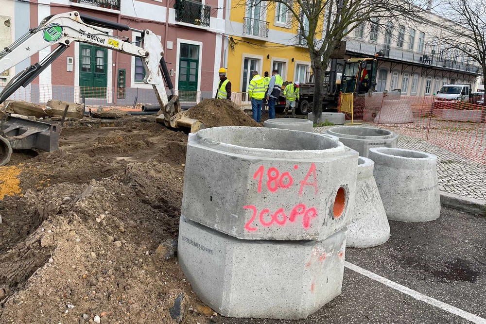 SMS - Requalificação da rede de drenagem na frente ribeirinha - Rua Praia da Saúde