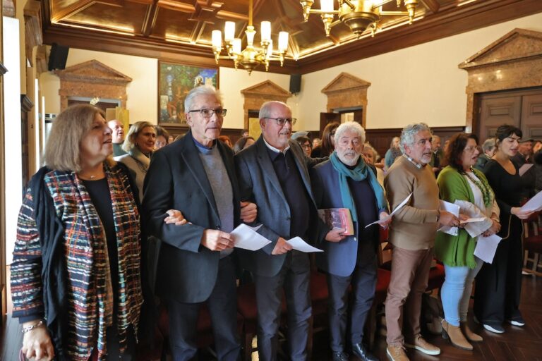 Apresentação do livro “Cadeia de Caxias – A Repressão Fascista e a Luta pela Liberdade” - Presidente da Câmara, André Martins, José Pedro Soares, coordenador da URAP, e Pedro Soares, da URAP
