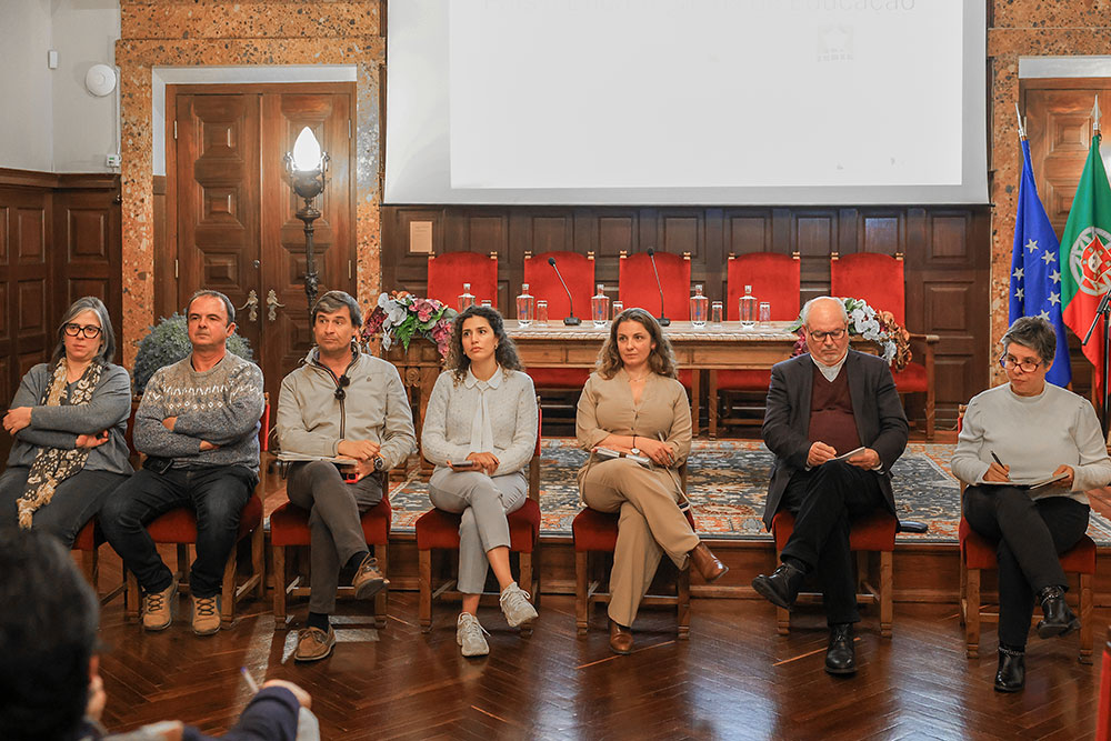 Encontro com Associações de Pais e Encarregados de Educação - Presidente e vice-presidente da Câmara, André Martins e Carla Guerreiro, presidentes das juntas de freguesia de Azeitão, Sado, São Sebastião e União das Freguesias de Setúbal, Sónia Paulo, Luís Matos, Marlene Caetano e Fátima Silveirinha, e Luís Espinho, do executivo da Junta de Freguesia de Gâmbia-Pontes-Alto da Guerra
