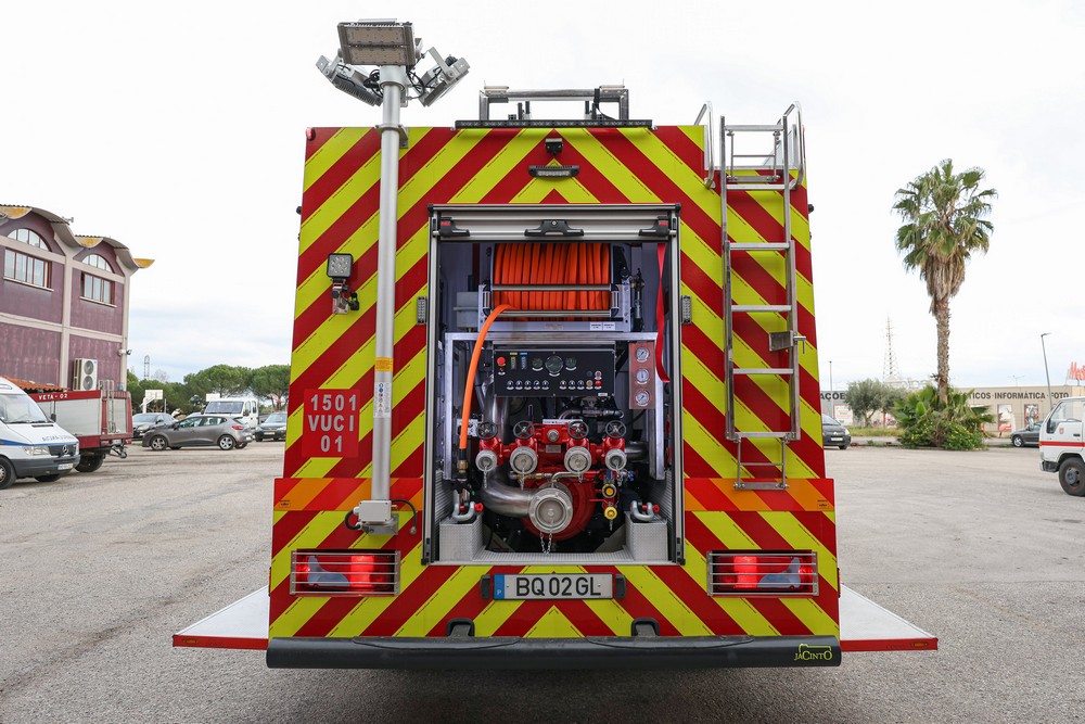 Novo veículo urbano de combate a incêndios da Companhia de Bombeiros Sapadores de Setúbal