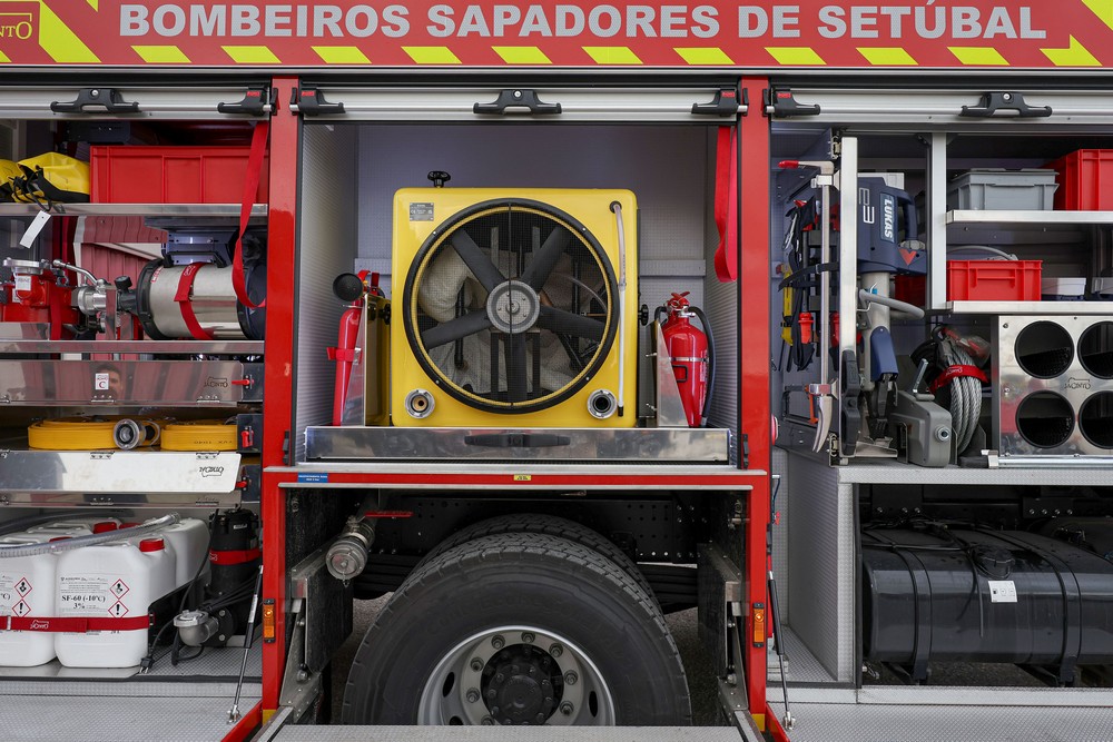 Novo veículo urbano de combate a incêndios da Companhia de Bombeiros Sapadores de Setúbal