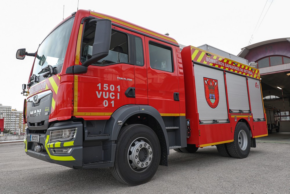 Novo veículo urbano de combate a incêndios da Companhia de Bombeiros Sapadores de Setúbal