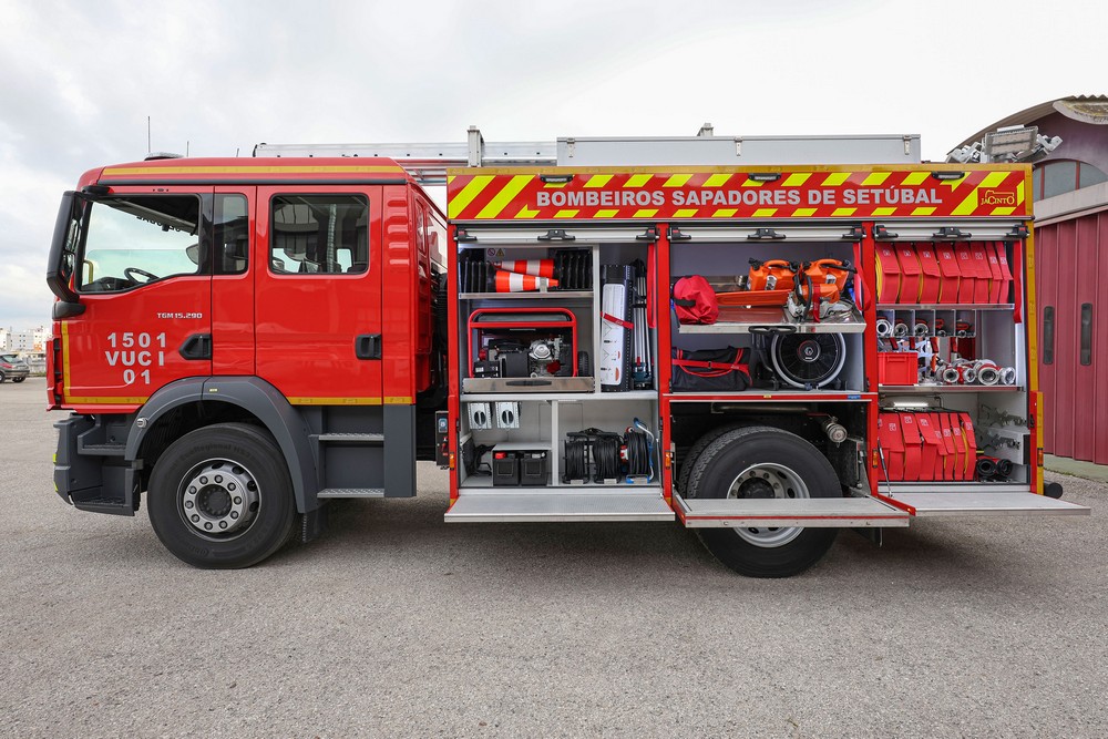 Novo veículo urbano de combate a incêndios da Companhia de Bombeiros Sapadores de Setúbal