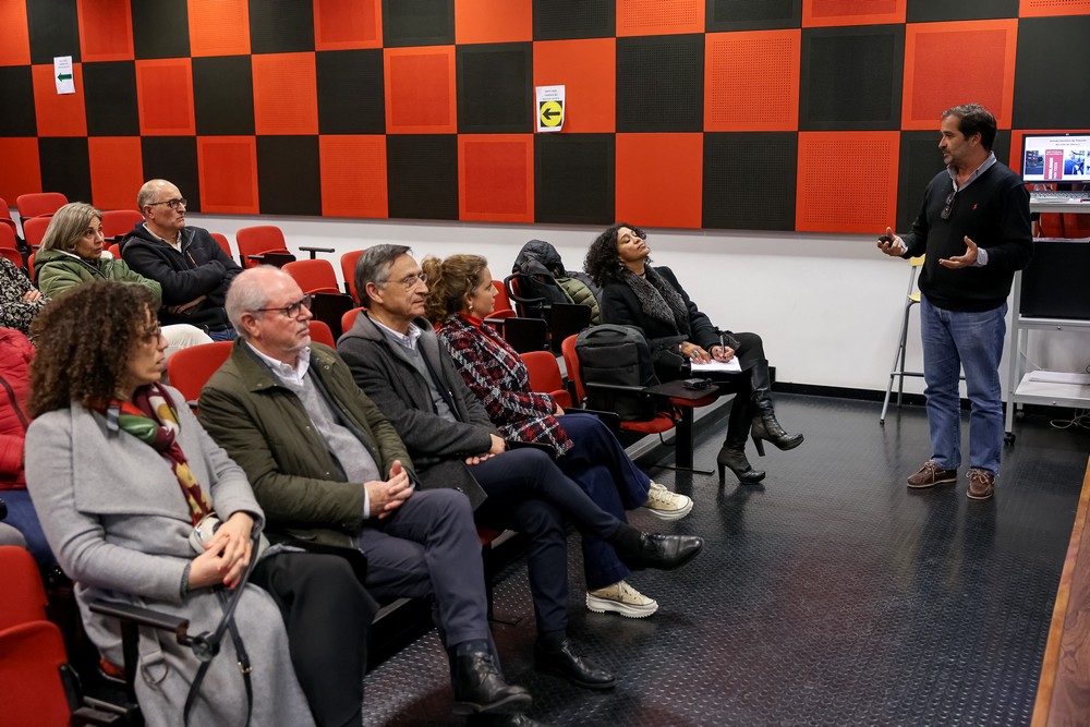 “Ouvir a População, Construir o Futuro” . Reunião com moradores da Rua Vale de Choupos - Presidente da Câmara, André Martins, vereadores Carlos Rabaçal e Rita Carvalho e presidente da Junta de Freguesia de Azeitão, Sónia Paulo