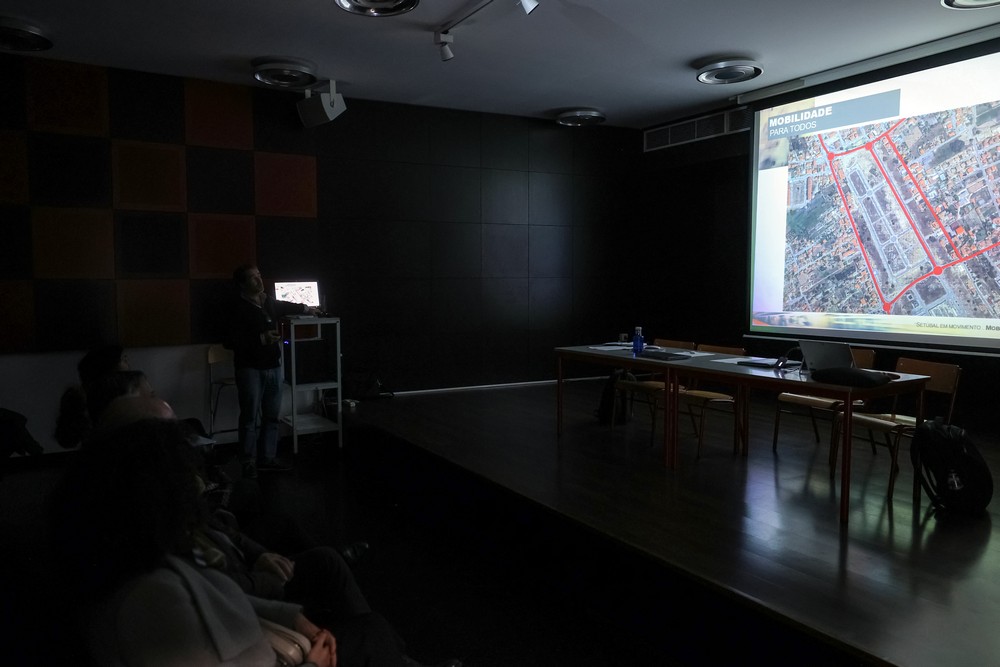 “Ouvir a População, Construir o Futuro” . Reunião com moradores da Rua Vale de Choupos