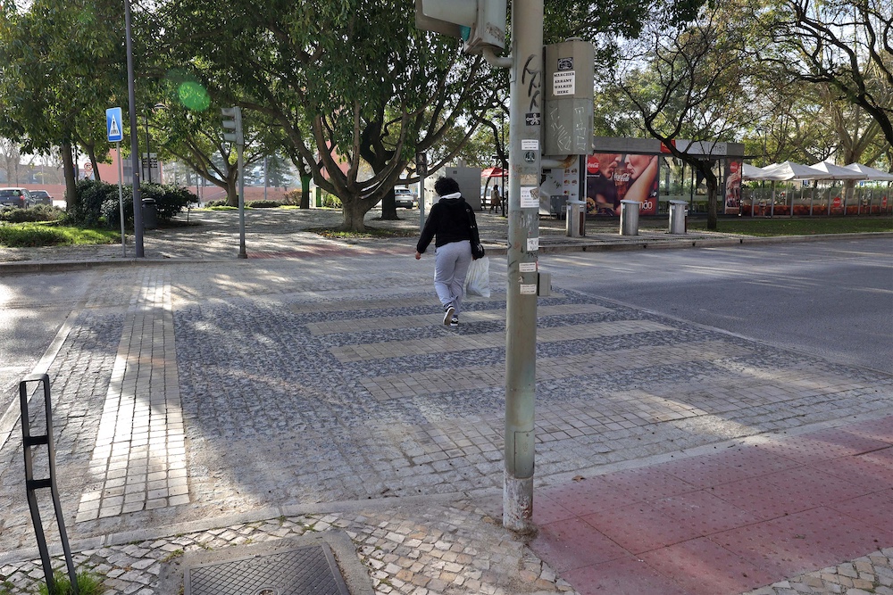 Reabilitação de 50 passadeiras de pedra do centro histórico - Avenida Luísa Todi em frente da Casa da Baía