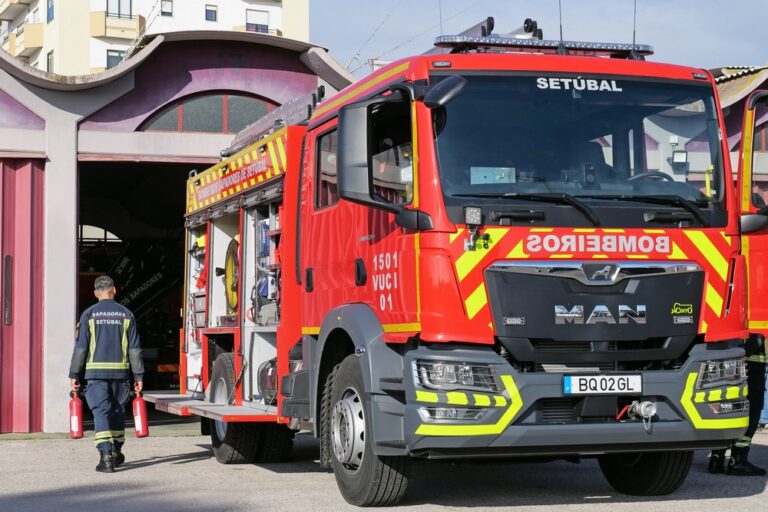 Novo veículo urbano de combate a incêndios da CBSS