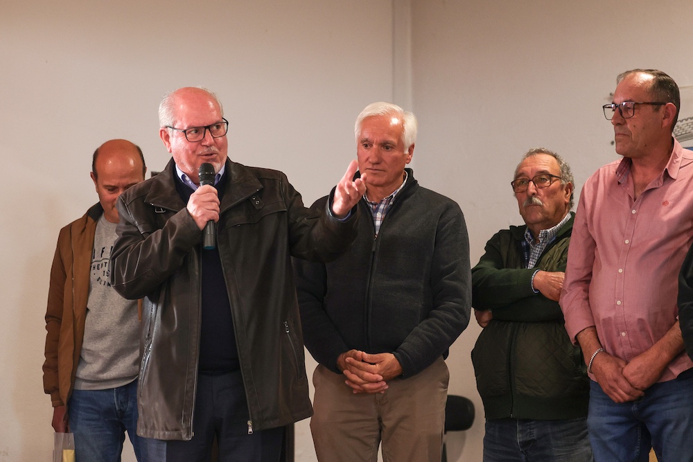 VII Gala de Acordeão e II Gala Internacional, nas Pontes - Presidentes da Câmara Municipal e da Junta de Freguesia de Gâmbia-Pontes-Alto da Guerra, André Martins e Luís Custódio, e António Lázaro, o homenageado