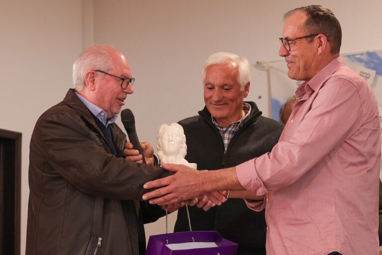 VII Gala de Acordeão e II Gala Internacional, nas Pontes - Presidentes da Câmara Municipal e da Junta de Freguesia de Gâmbia-Pontes-Alto da Guerra, André Martins e Luís Custódio, e António Lázaro, o homenageado