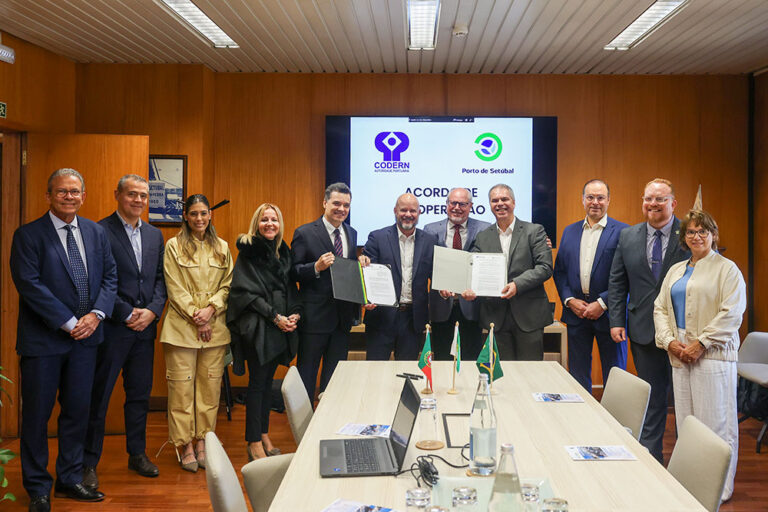 Portos de Setúbal e Natal assinaram protocolo de cooperação - Presidente da Câmara, André Martins, vice-governador do Rio Grande do Norte, Walter Alves, e presidentes da APSS, Carlos Correia, e da Codern, Paulo Henrique Macedo