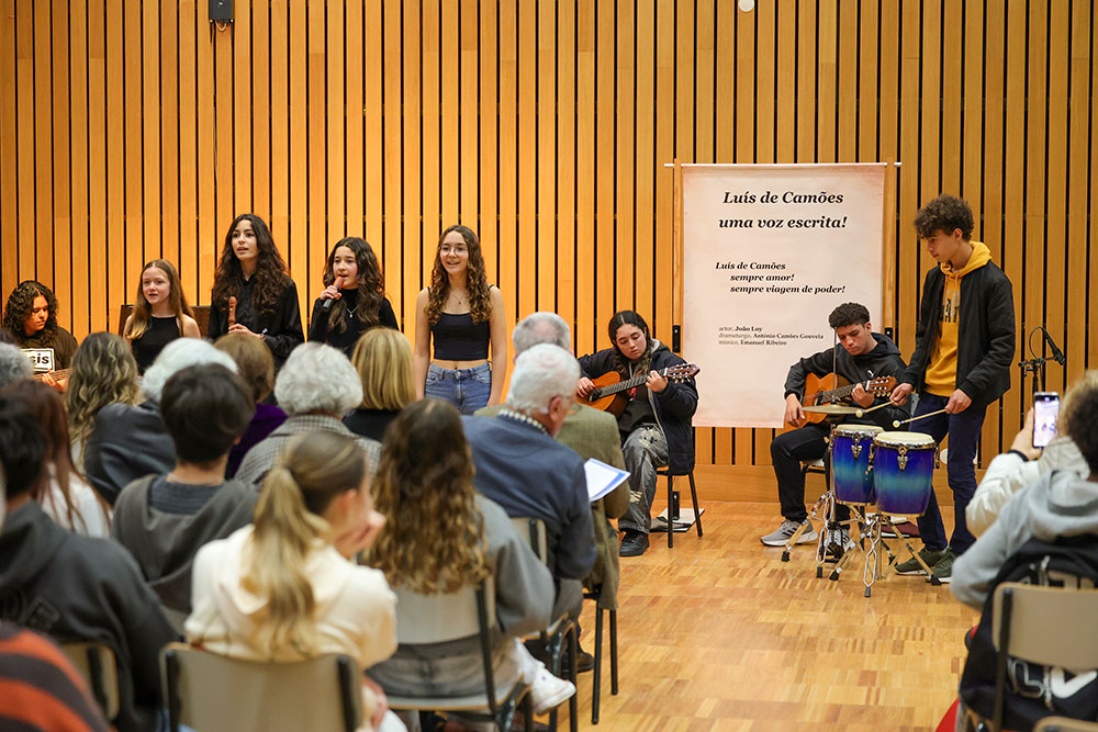 A Escola Secundária D. João II recebeu um conjunto de atividades do programa "Um Dia para Camões em Setúbal"
