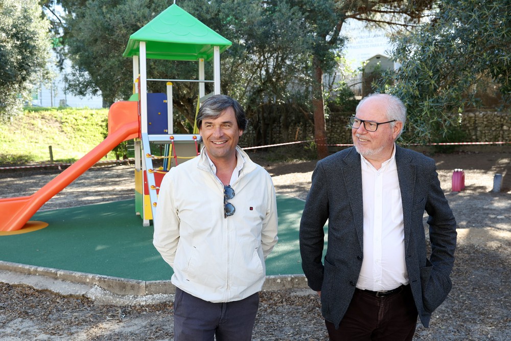 Inauguração do novo parque infantil da Escola Básica e Jardim de Infância da Azeda - Presidentes da Câmara, André Martins, e da Junta de Freguesia de São Sebastião, Luís Matos