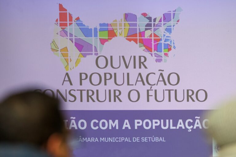 Ouvir a População