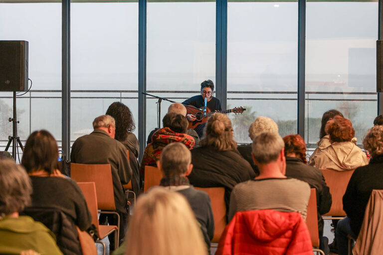 Guitarras ao Alto | Pip Marinho