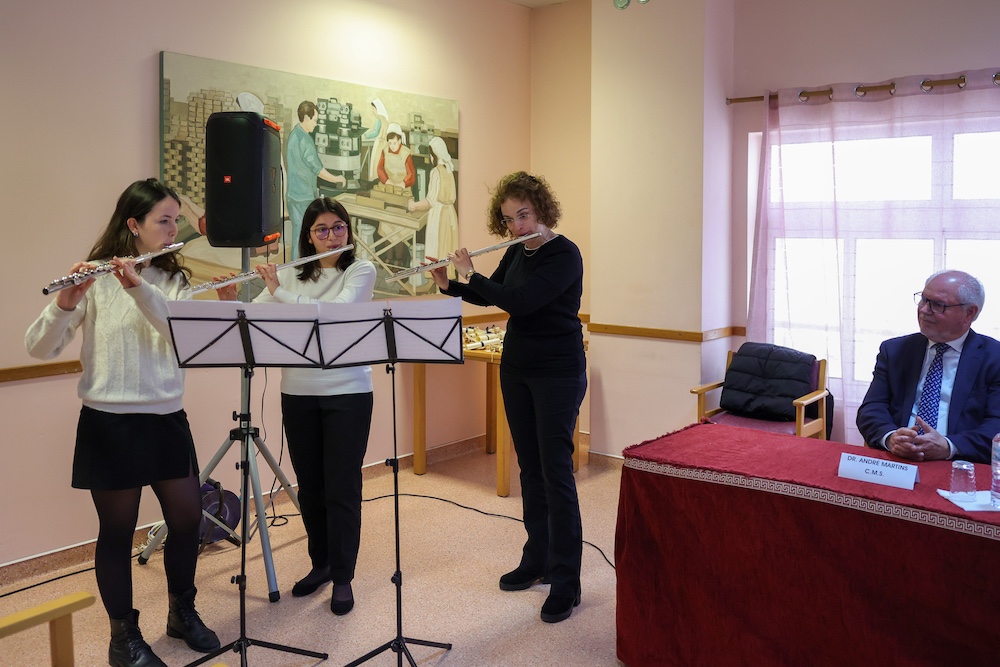 46.º aniversário da LATI - Professora e alunas do Conservatório Regional de Setúbal