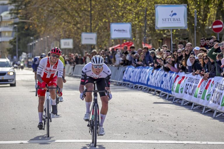 A edição inaugural do Troféu Internacional da Arrábida foi decidida ao sprint