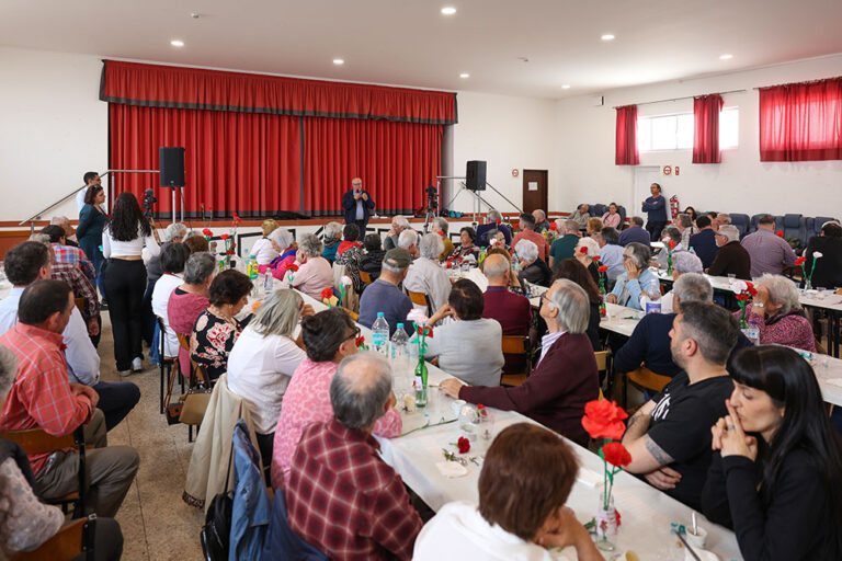 Almoço-tertúlia "Memórias de Abril" comemorou os 51 anos do 25 de Abril nas Pontes