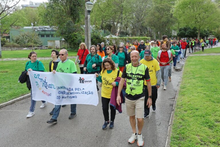 Caminhada pela Consciencialização do Autismo