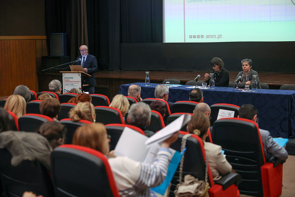 Encontro “Educação e Transferência de Competências – Descentralização vs. Desresponsabilização”, promovido pela AMRS no Cinema Charlot – Auditório Municipal