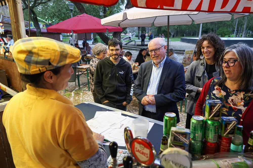 Feira dos Produtos Regionais de Portugal e do Mundo 2025 - Presidentes da Câmara , André Martins, e da União das Freguesias de Setúbal, Fátima Silveirinha, e vereadora Rita Carvalho