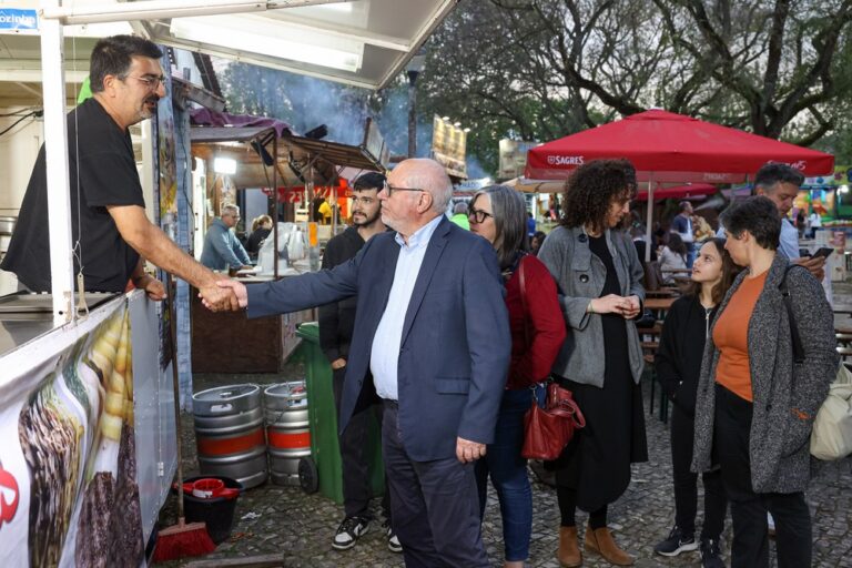 Feira dos Produtos Regionais de Portugal e do Mundo 2025 - Presidentes da Câmara , André Martins, e da União das Freguesias de Setúbal, Fátima Silveirinha, vice-presidente da Câmara, Carla Guerreiro, e vereadora Rita Carvalho