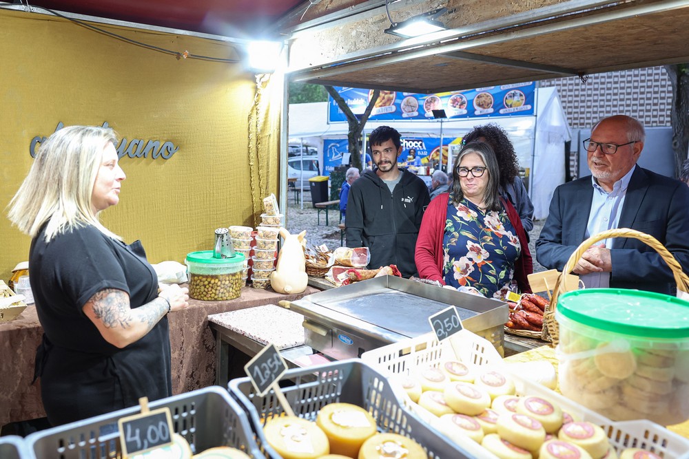 Feira dos Produtos Regionais de Portugal e do Mundo 2025 - Presidentes da Câmara , André Martins, e da União das Freguesias de Setúbal, Fátima Silveirinha