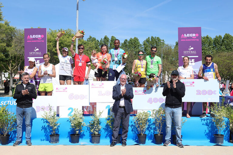 35.ª edição da Alegro Meia Maratona de Setúbal - Presidente da Câmara, André Martins, vereador Pedro Pina e territory director do Alegro Setúbal, Miguel Lopes, com os pódios masculino e feminino da meia maratona