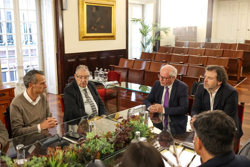 Órgãos sociais do Vitória Futebol Clube apresentaram cumprimentos ao presidente da Câmara - Presidente da Câmara, André Martins, vereador Pedro Pina, presidente do Vitória, Francisco Alves Rito, e presidente da assembleia geral do clube, Chumbita Nunes