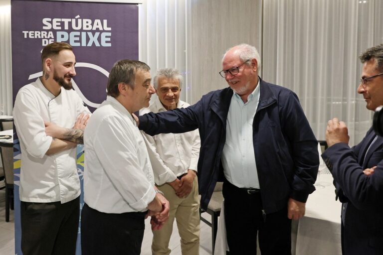 Semana do Choco 2025 - “Encontros Prováveis” - Presidente da Câmara, André Martins, e chef do Hotel Cristal, Óscar Fernandes