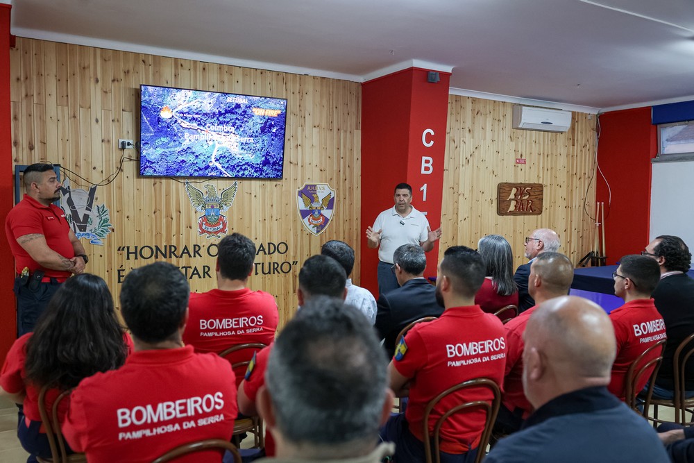 Receção das quatro corporações de bombeiros voluntários participantes no exercício "Setúbal On Fire" - Presidente da AHBVS, Sérgio Varela, e comandante dos Bombeiros Voluntários de Setúbal, Nélio Condeço