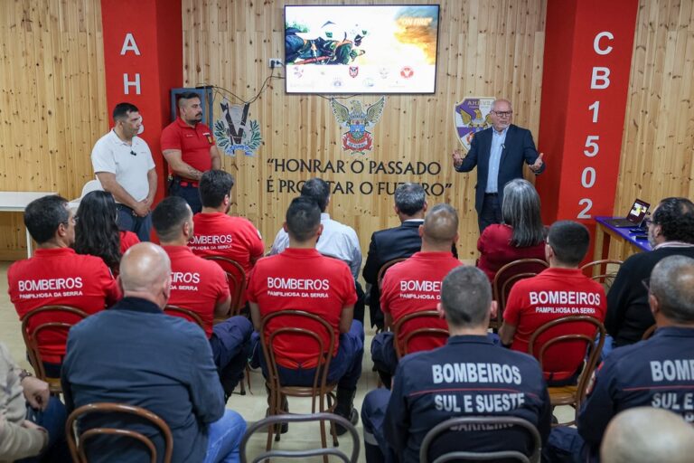 Receção das quatro corporações de bombeiros voluntários participantes no exercício "Setúbal On Fire" - Presidente da Câmara, André Martins