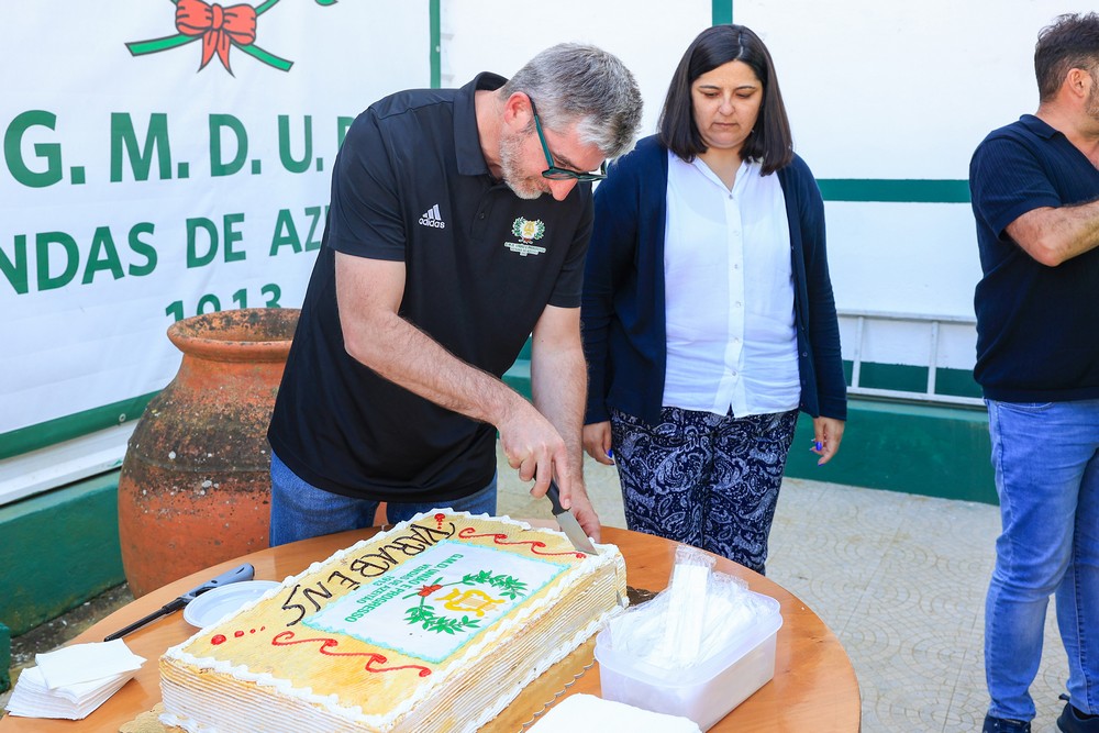 O almoço de convívio do 112.º do União e Progresso só ficou completo com um bolo de aniversário