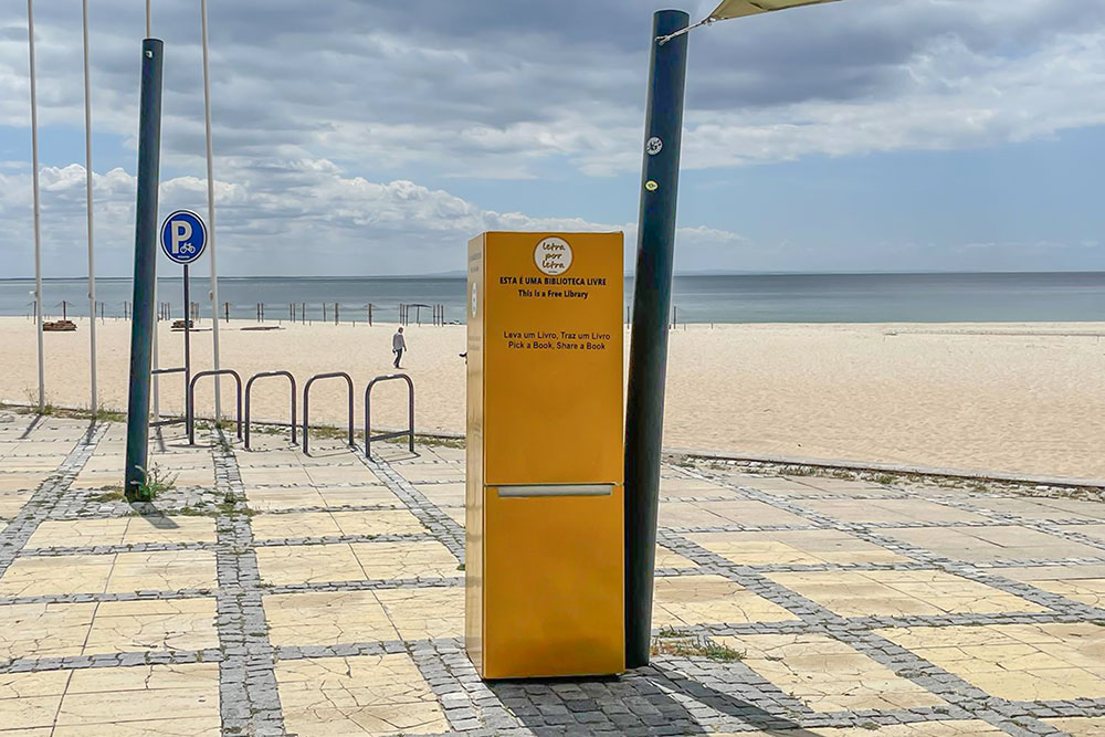 Biblioteca Livre - praia da Figueirinha