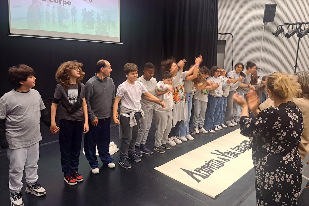 Dançando Crio um Mundo