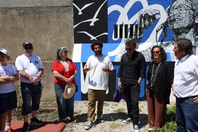 Prá Rua – a céu aberto | mural “Traz Outro Amigo Também”, do artista SAMINA