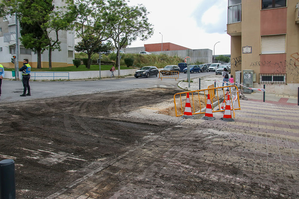 Iniciada a repavimentação da Rua da Camarinha, com a realização de fresagens