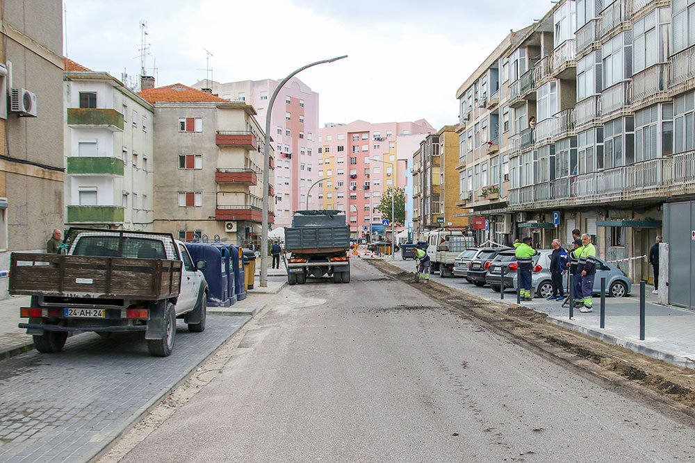 Iniciada a repavimentação da Rua da Camarinha, com a realização de fresagens