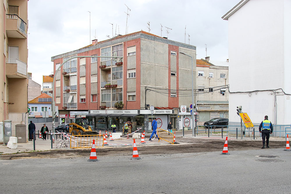 Iniciada a repavimentação da Rua da Camarinha, com a realização de fresagens