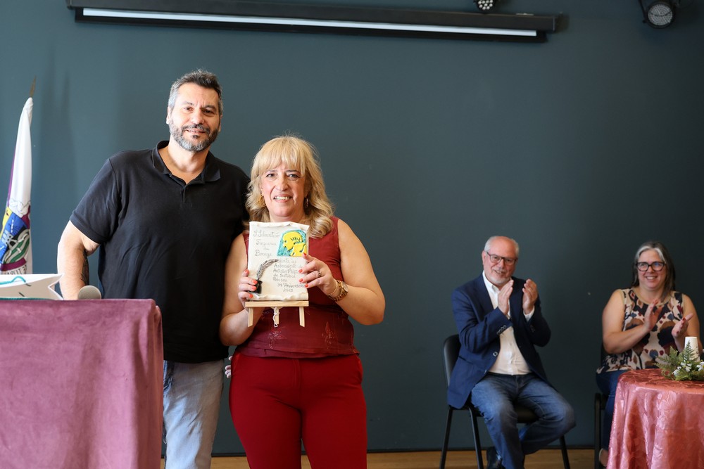 Sessão solene comemorativa do 34.º aniversário da ARTISET - Presidente da ARTISET, Margarida Rodrigues, e Ricardo Iria, do executivo da Junta de Freguesia de São Sebastião