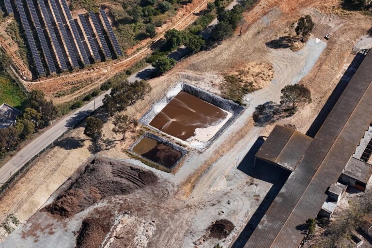 Terreno onde tem havido descargas irregulares de efluentes, em Poçoilos