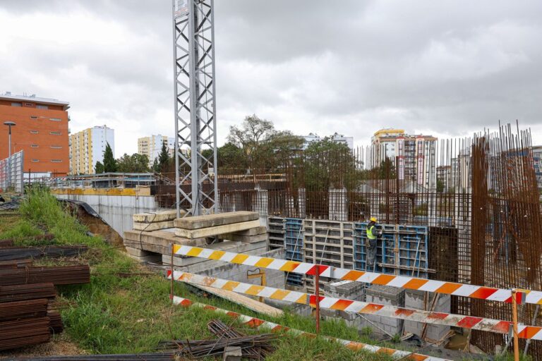 O presidente André Martins visitou as obras do Centro Manuel Simas, da APPACDM de Setúbal