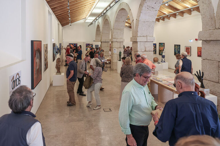 A vida e obra dos escultores Laranjeira Santos e Gracinda Ribeiro de Abreu são evocadas na exposição “A Arte é Longa, a Vida é Breve"