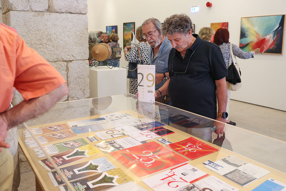 A vida e obra dos escultores Laranjeira Santos e Gracinda Ribeiro de Abreu são evocadas na exposição “A Arte é Longa, a Vida é Breve"