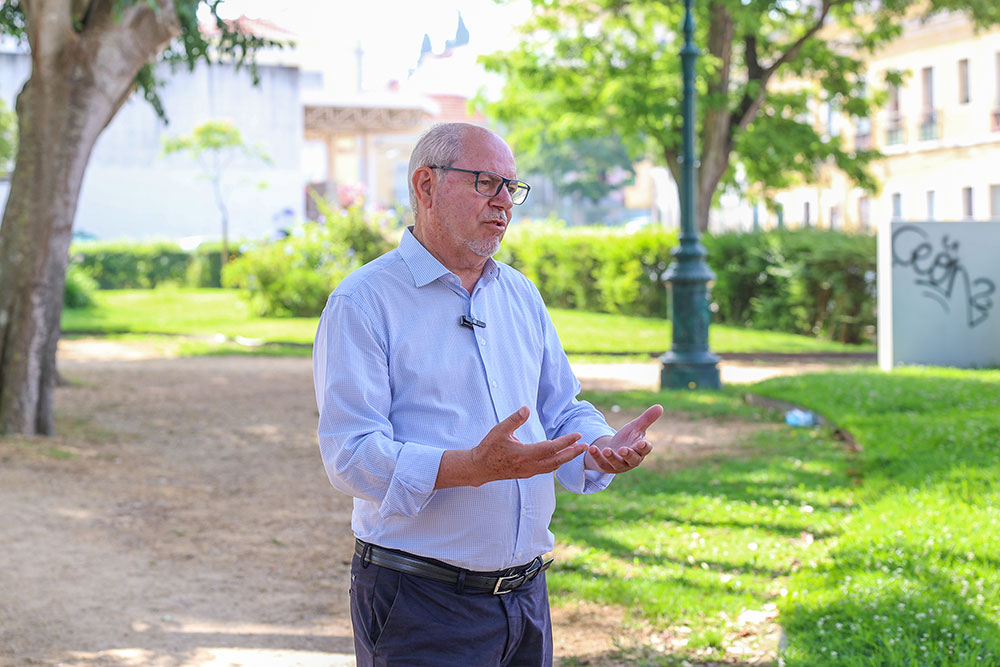 André Martins garante que o corte e limpeza de ervas nos espaços públicos do concelho fica concluído até ao final do mês.