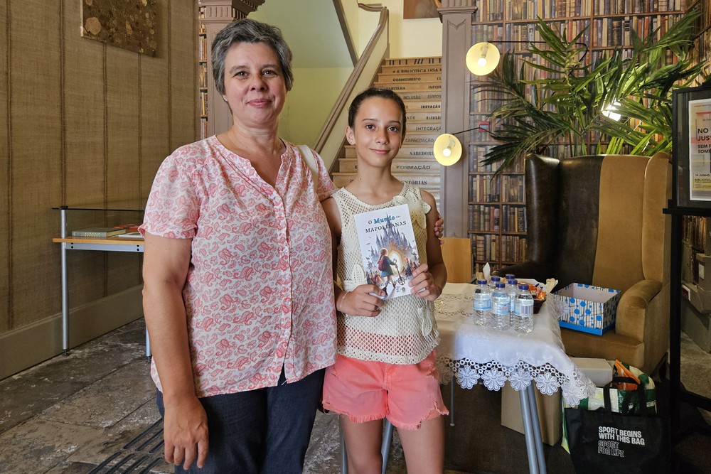 A apresentação do livro “O Mundo das Mapolitanas” realizou-se na Biblioteca Pública Municipal e contou com a presença da vice-presidente da Câmara, Carla Guerreiro