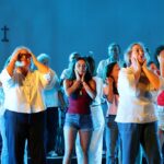 Idosos e jovens decidiram transformar as memórias pessoais em arte e dar corpo à alegria, à resistência, às saudades e aos sonhos