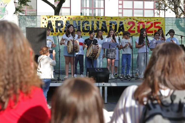 Apontamentos musicais, bancas com livros e pinturas fizeram parte do programa de entretenimento da Aranguada 2025